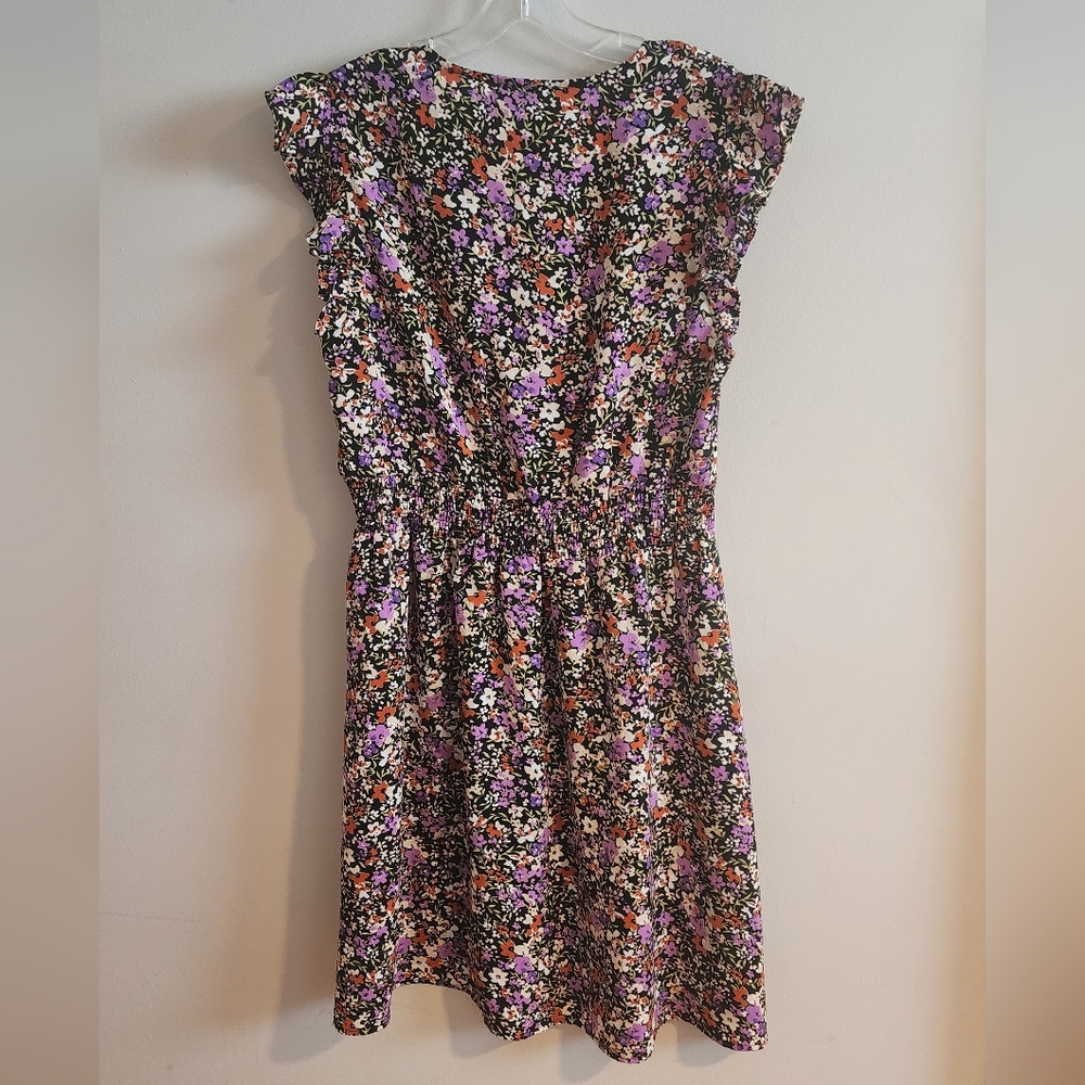 V-Neck Flower Dress with Buttons - Picture 2 of 11